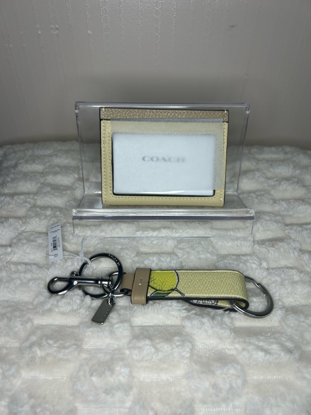 Coach NYC Lemon card case & NYC Lemon Key Chain - Picture 3 of 7